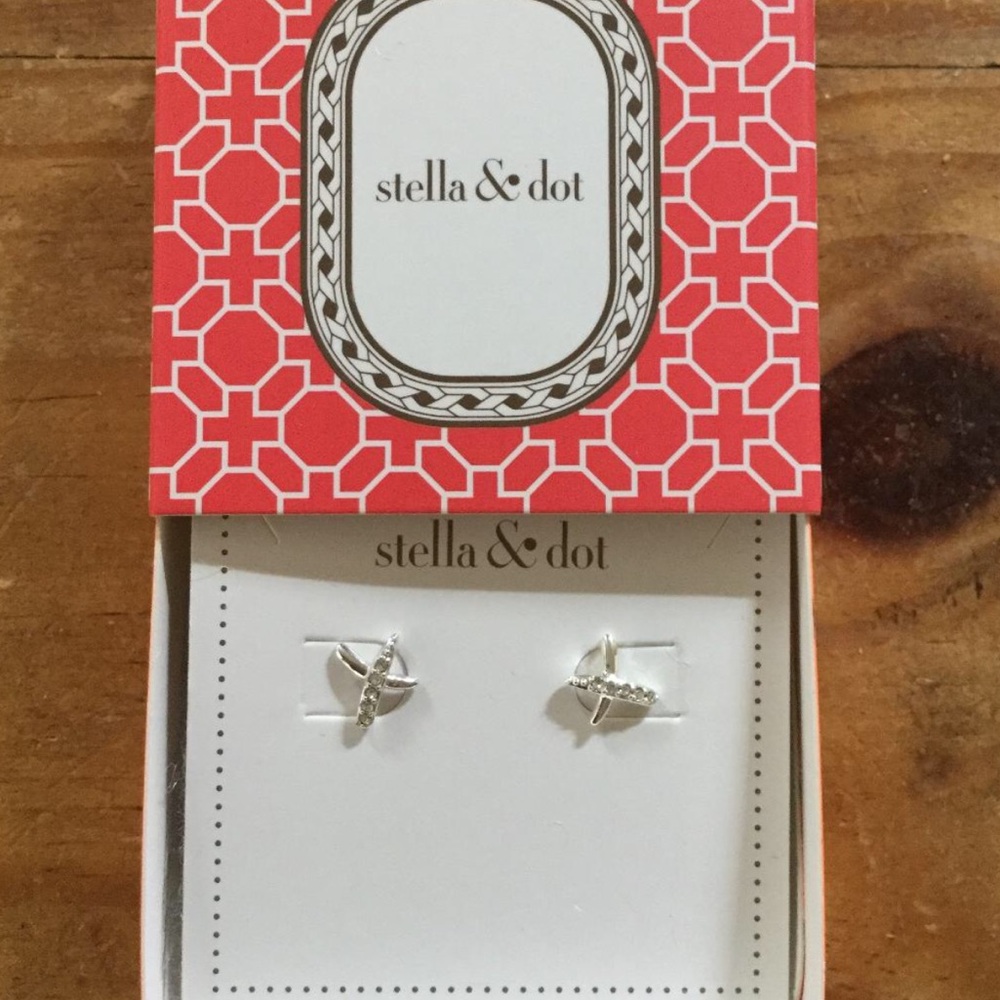 Stella & Dot Tilley Studs Earrings